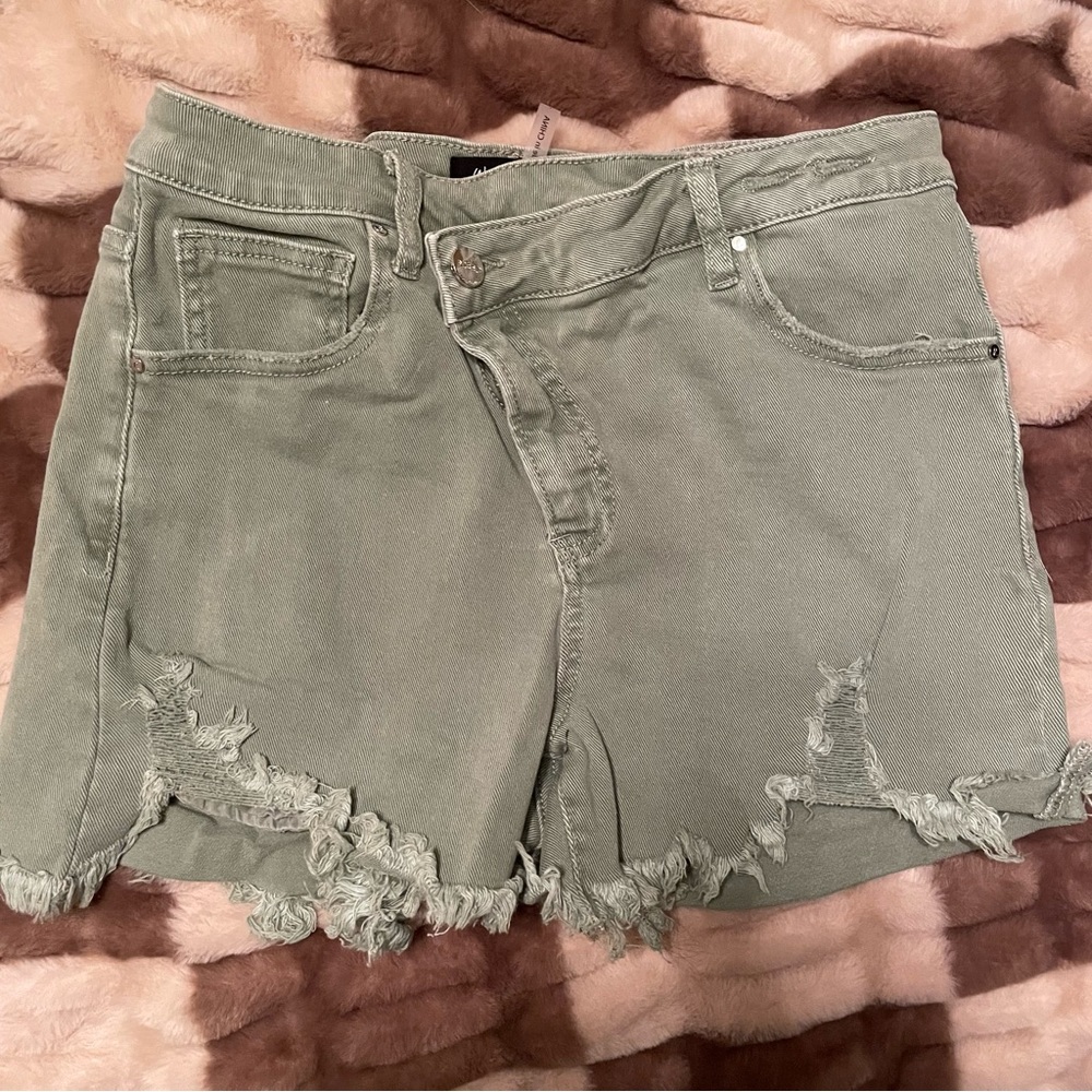 Willow boutique/Risen jean shorts